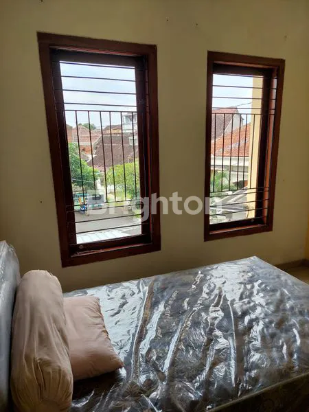 image DIJUAL RUMAH LUAS 2 LANTAI TENGAH KOTA MALANG BISA UNTUK RUMAH KOS ATAU HUNIAN SANGAT STRATEGIS MUDAH AKSES KEMANA MANA  (6)