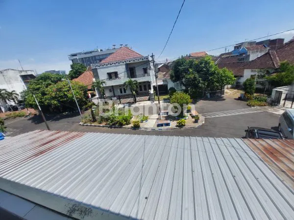 image DIJUAL RUMAH LUAS 2 LANTAI TENGAH KOTA MALANG BISA UNTUK RUMAH KOS ATAU HUNIAN SANGAT STRATEGIS MUDAH AKSES KEMANA MANA  (8)