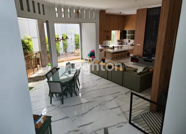 image RUMAH 3 LANTAI DI GRIYA PERMATA, JAKARTA BARAT (1)