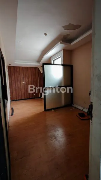 image RUKO 2 LANTAI DI NOL JALAN RAYA YANG RAMAI (7)