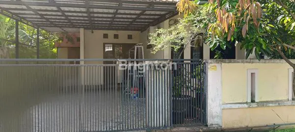 image RUMAH CANTIK 2 1/2 LANTAI DI KUNCIRAN TANGERANG (1)