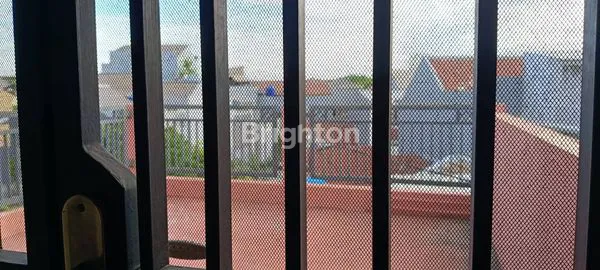 image RUMAH CANTIK 2 1/2 LANTAI DI KUNCIRAN TANGERANG (7)