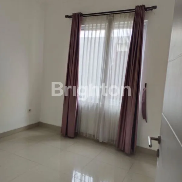 image RUMAH  DENGAN SINAR MATAHARI PAGI, SIRKULASI UDARA YANG BAIK,  BEBAS BANJIR,  LOKASI TENANG DI CLUSTER WATER SPRING GRANDWISATA (2)