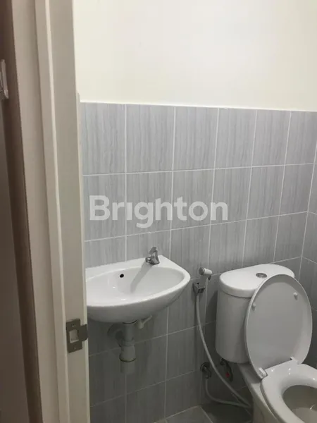 image PUNCAK DHARMAHUSADA 2BR VIEW POOL KOSONGAN ADA AC DAN GORDEN LOKASI STRATEGIS DEKAT GALAXY MALL MURAH (4)