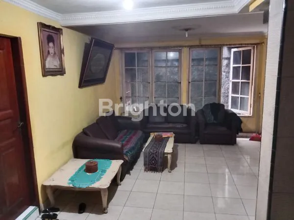 image RUMAH 2 LANTAI + 3 KIOS DI TANJUNG PRIOK (3)