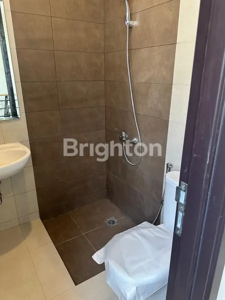 image RUMAH BARU SCG CLUSTER REGIA SUMMARECON CROWN GADING SEMI FURNISHED (4)