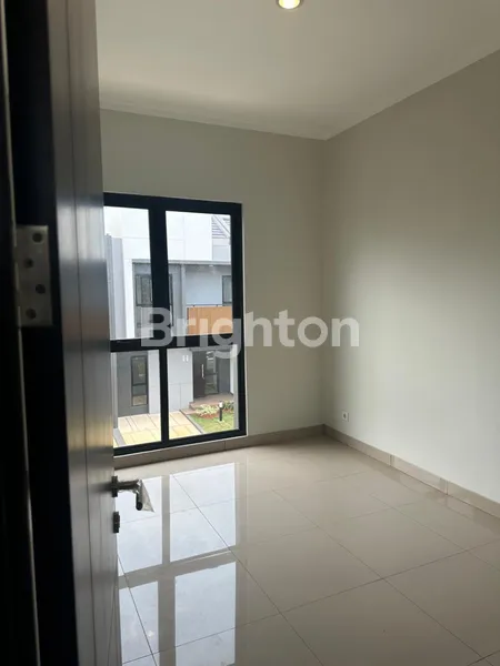 image RUMAH BARU SCG CLUSTER REGIA SUMMARECON CROWN GADING SEMI FURNISHED (6)