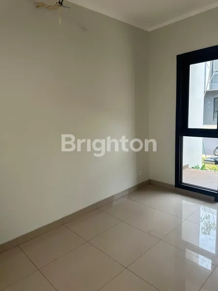 image RUMAH BARU SCG CLUSTER REGIA SUMMARECON CROWN GADING SEMI FURNISHED (7)