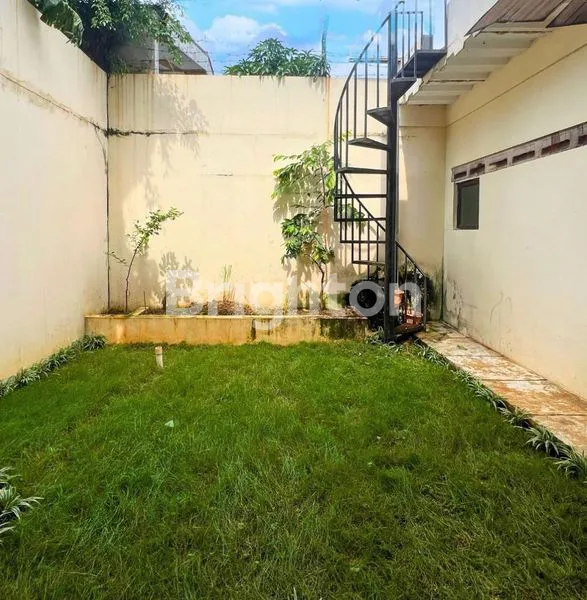image RUMAH BAGUS SIAP HUNI+SEMI FURNISHED, LINGK AMAN, NYAMAN, AKSES MUDAH  & DEKAT FASUM DI CILANDAK JAKARTA SELATAN  (8)