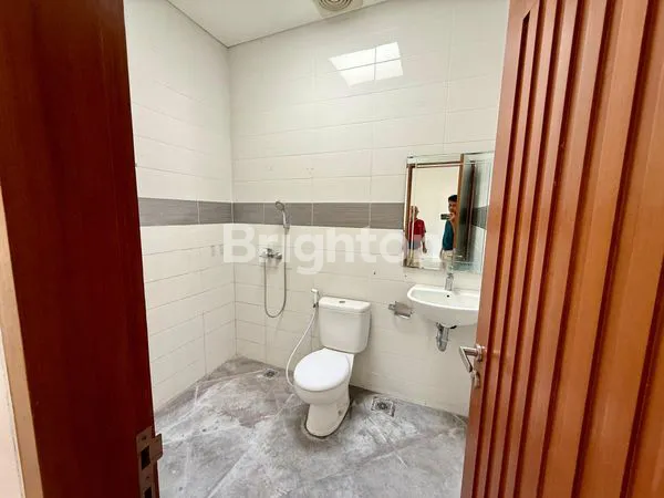 image RUMAH 2 LANTAI DI PUSAT KOTA RENON (2)