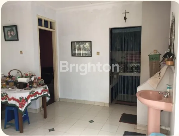 image RUMAH 2 LANTAI CANTIK DI JAKSEL — HOOK POSITION! LUAS, SIAP HUNI, LOKASI SUPER STRATEGIS DEKAT MRT & TOL! (5)