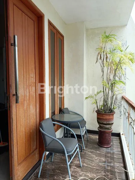 RUMAH ESTETIK DI KAKI GUNUNG WILIS, ASRI DI PINGGIR JALAN ,4KAMAR