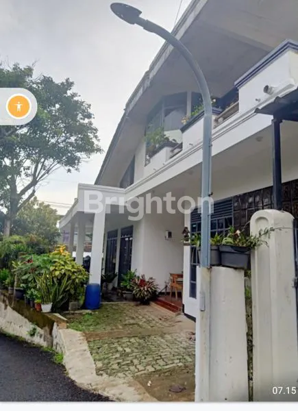 RUMAH BESAR LUAS TANAH 324 M2 LUAS BANGUNAN 384 M2  COCOK UNTUK KELUARGA BESAR LINGKUNGAN NYAMAN