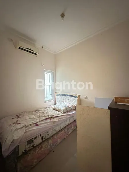 image RUMAH SEMI FURNISHED 1.5 LANTAI ADA 3 KAMAR TIDUR MINIMALIS DEPAN TAMAN ROW JALAN 3 MOBIL (7)