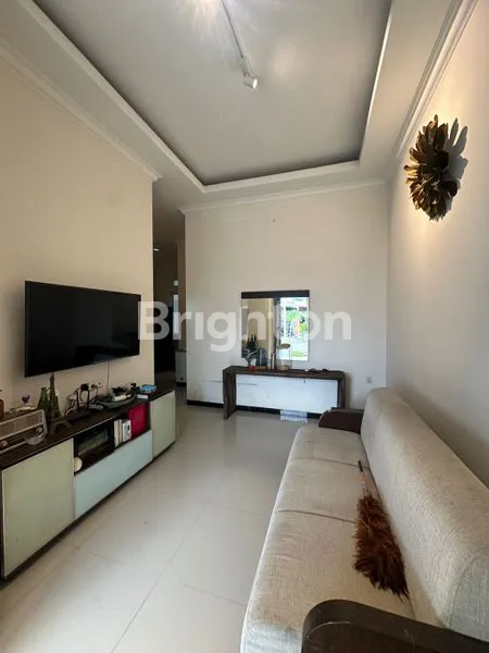 image RUMAH SEMI FURNISHED 1.5 LANTAI ADA 3 KAMAR TIDUR MINIMALIS DEPAN TAMAN ROW JALAN 3 MOBIL (3)