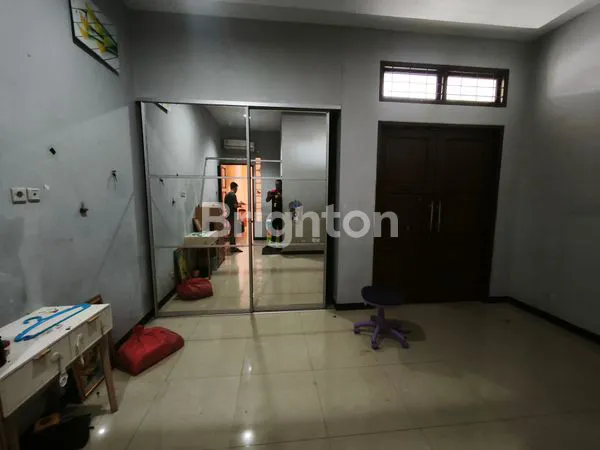 image RUMAH PINGGIR JALAN RAYA, DURI TOL, DURI KEPA, JAKARTA BARAT  (7)