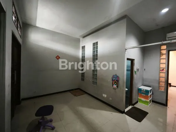 image RUMAH PINGGIR JALAN RAYA, DURI TOL, DURI KEPA, JAKARTA BARAT  (6)