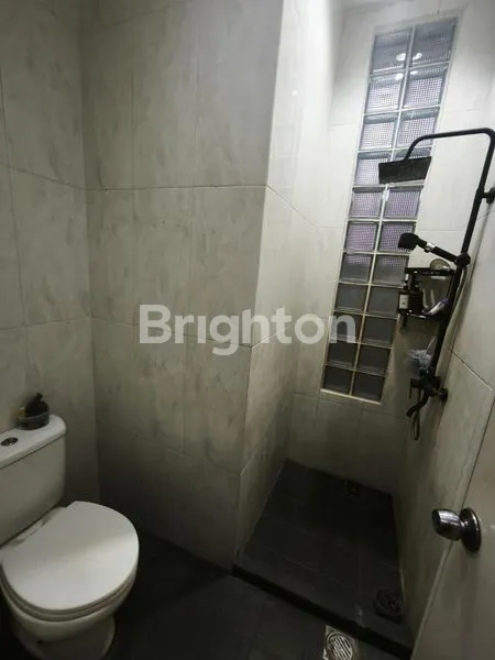 image RUMAH PINGGIR JALAN RAYA, DURI TOL, DURI KEPA, JAKARTA BARAT  (8)