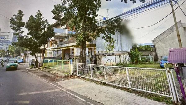 RUMAH MAINROAD CIHAMPELAS BANDUNG KOTA