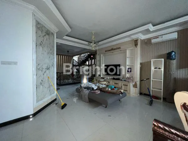 image RUMAH STRATEGIS DALAM CLUSTER PERUMAHAN ELIT (3)