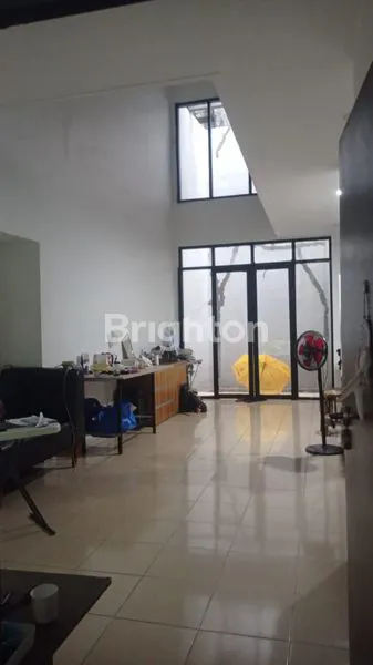 image RUMAH CANTIK 2LANTAI SIAP HUNI JEMBATAN GAMBANG PEJAGALAN PENJARINGAN JAKARTA UTARA  (2)