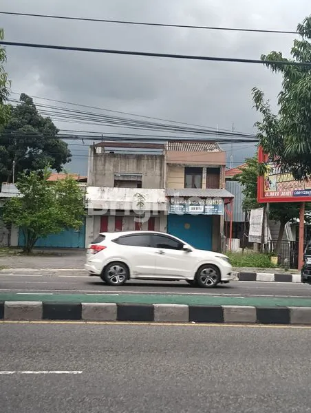 BANGUNAN RUMAH TANAH PINGGIR JLN.BESAR LOKASI SGT STRATEGIS