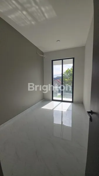 image DIJUAL RUMAH BARU 2 LANTAI MINIMALIS 4 KAMAR LUAS TANAH 5X23 DI RUNGKUT AKSES LANGSUNG DARI RAYA MERR - HARGA 2,3 M NEGO (3)