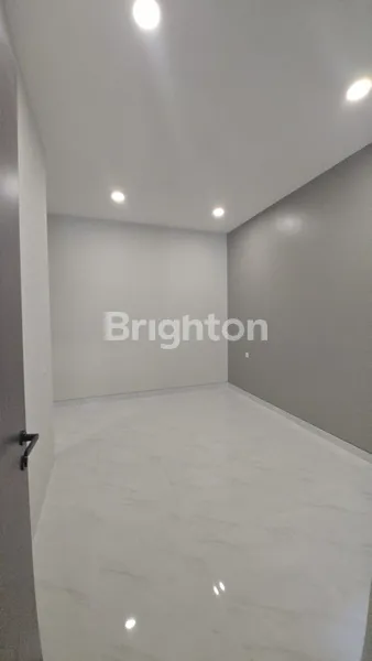 image DIJUAL RUMAH BARU 2 LANTAI MINIMALIS 4 KAMAR LUAS TANAH 5X23 DI RUNGKUT AKSES LANGSUNG DARI RAYA MERR - HARGA 2,3 M NEGO (4)