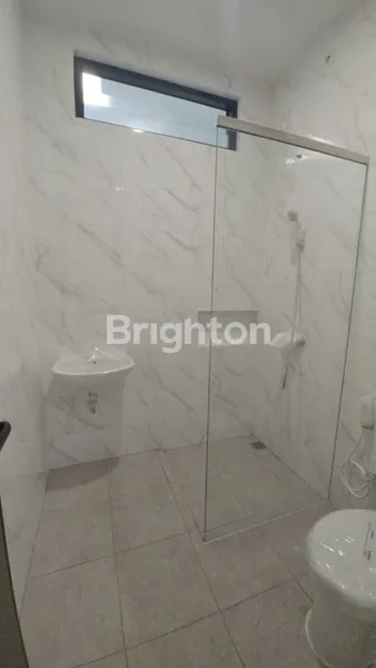 image DIJUAL RUMAH BARU 2 LANTAI MINIMALIS 4 KAMAR LUAS TANAH 5X23 DI RUNGKUT AKSES LANGSUNG DARI RAYA MERR - HARGA 2,3 M NEGO (6)