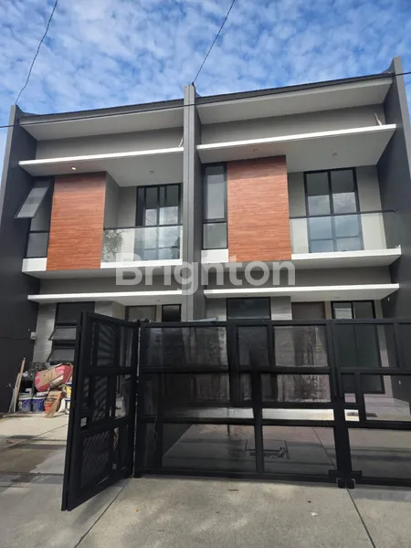 image RUMAH BARU 2 LANTAI MINIMALIS LUAS 115 DENGAN 4 KAMAR DI BARUK DEKAT SUPERINDO MERR SURABAYA TIMUR - HARGA 2,3M NEGO (1)