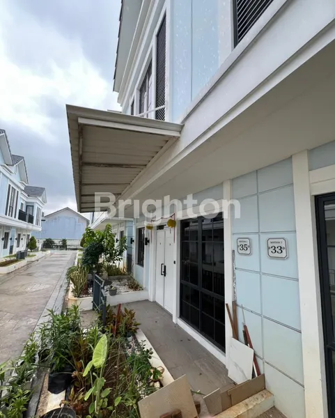 image RUMAH 3 LANTAI DOUBLE DECKER FURNISHED LAVON CIKUPA (2)