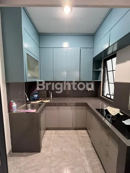 image RUMAH 3 LANTAI DOUBLE DECKER FURNISHED LAVON CIKUPA (6)