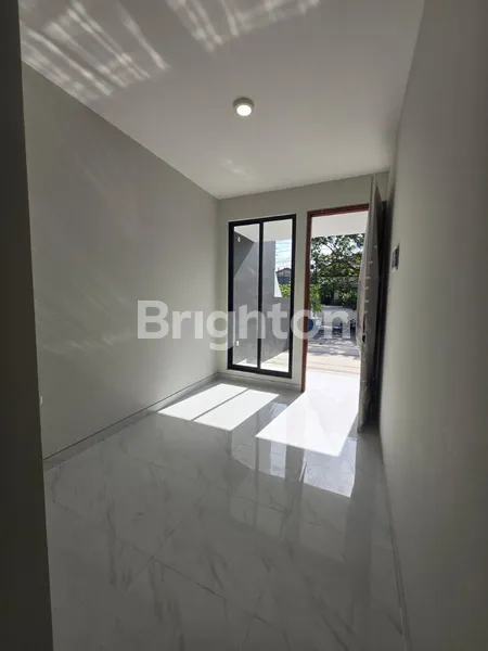image DIJUAL RUMAH BARU 2 LANTAI MINIMALIS 4 KAMAR LUAS TANAH 5X23 DI RUNGKUT AKSES LANGSUNG DARI RAYA MERR - HARGA 2,3 M NEGO (8)
