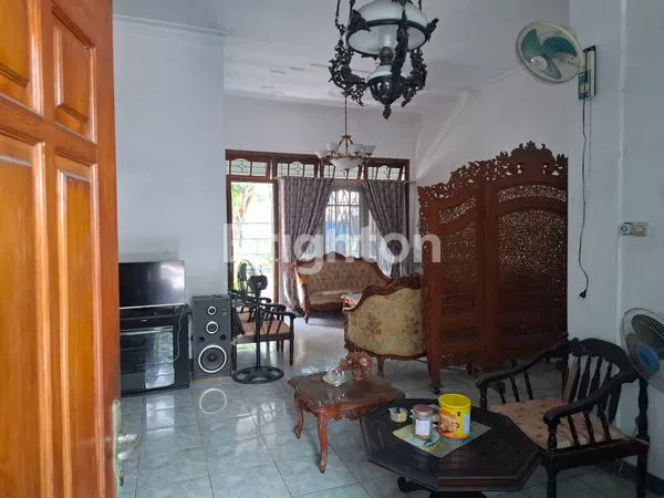 image RUMAH MEWAH LUAS ADA KEBUN (5)