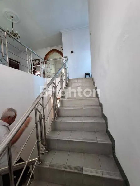 image RUMAH MEWAH LUAS ADA KEBUN (6)