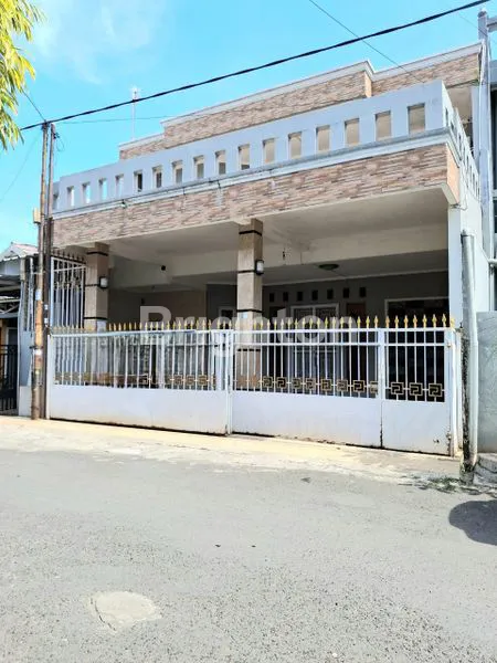 image DI JUAL RUMAH CEPAT SUPER MEWAH SIAP HUNI DI CIBINONG, 5-10 MENIT KE CIBINONG CITY MALL, 10-15 MENIT KE STASIUN CIBINONG, 7-12 MENIT KE RSUD CIBINONG, 17 MENIT KE BOTANI SQUARE (1)