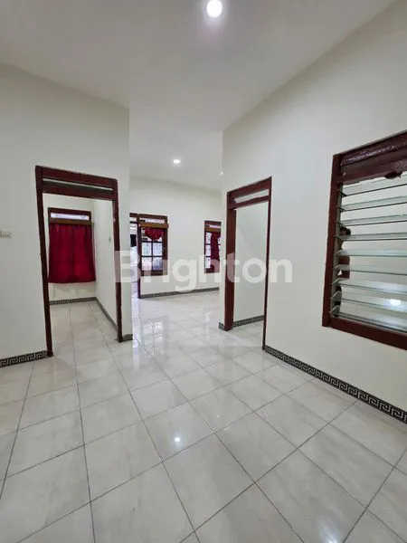 image RUMAH LAMA LOKASI STRATEGIS DI PERUM REWWIN (4)