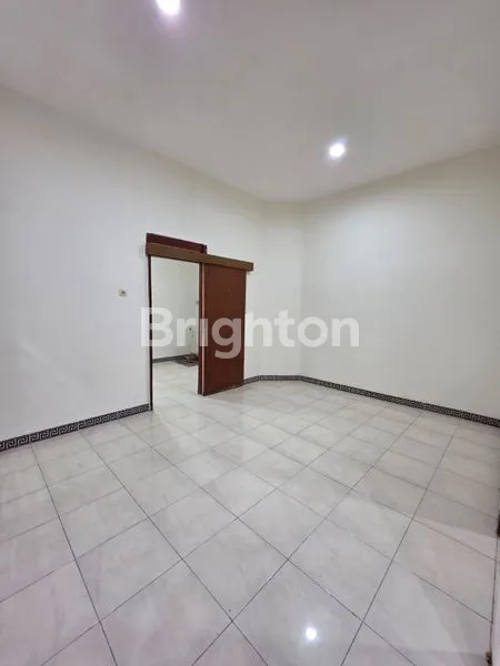 image RUMAH LAMA LOKASI STRATEGIS DI PERUM REWWIN (6)