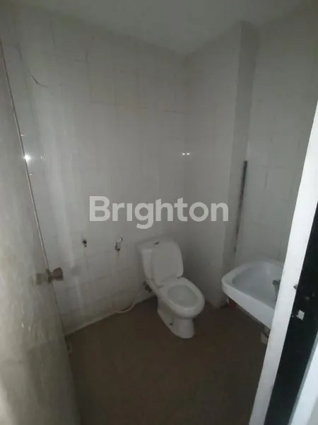 image RUKO 3,5 LANTAI LOKASI STRATEGIS DI RAYA JEMURSARI (6)