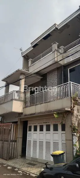 image RUMAH 3 LANTAI DI GRIYA SATWIKA CIPUTAT TIMUR TANGERANG SELATAN (1)