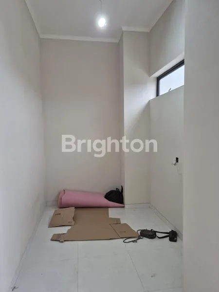 image RUMAH HOOK 2 LANTAI LT 109M² DI KOPO HARGA 1 M (6)
