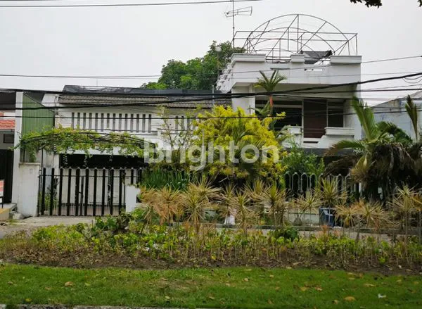 image RUMAH TERAWAT STRATEGIS RAYA RUNGKUT MEJOYO SELANGKAH KE UBAYA (1)