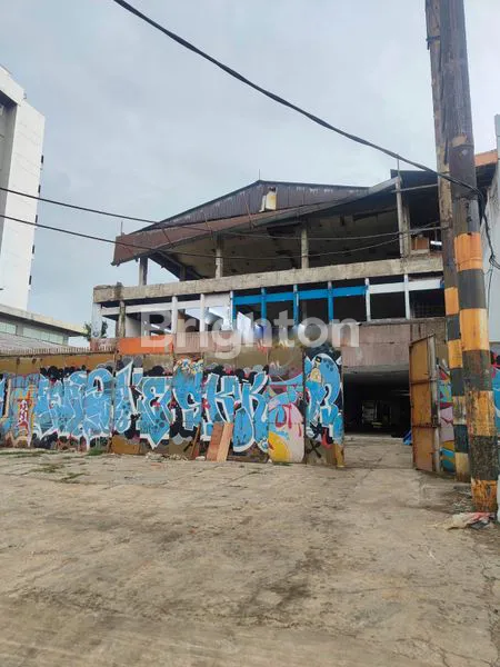 GEDUNG EX SHOWROOM MOBIL DI TEBET JAKARTA