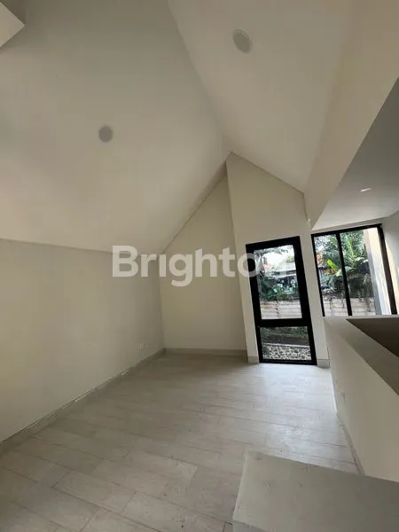 image RUMAH BARU 2,5 LANTAI DISEWAKAN/JUAL DI KOTA WISATA (8)