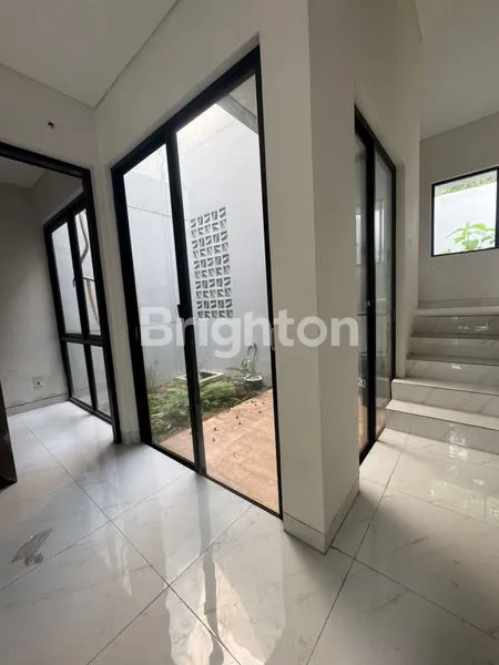 image RUMAH BARU 2,5 LANTAI DISEWAKAN/JUAL DI KOTA WISATA (6)