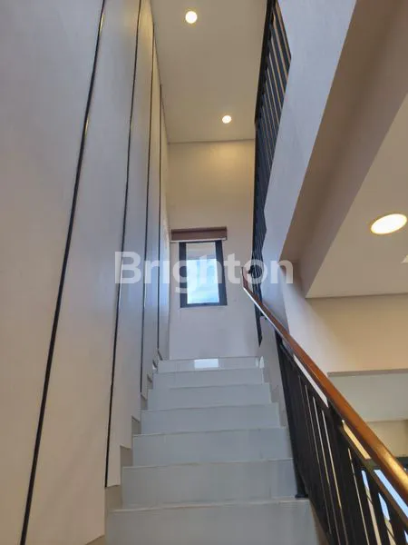 image RUMAH MEWAH MODERN TROPIS DI SENTUL (7)