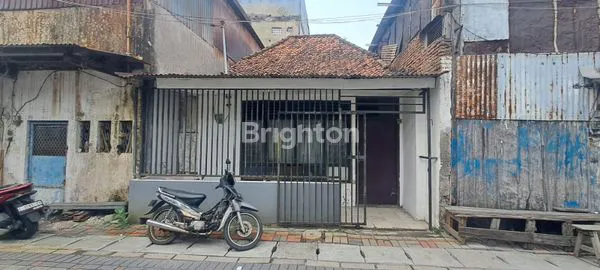 image RUMAH DI BUBUTAN SURABAYA PUSAT. DEKAT BG JUNCTION & TUGU PAHLAWAN (1)