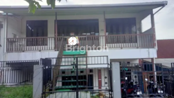 RUMAH DUA LANTAI DIAREA PERUMNAS BATU AMPAR