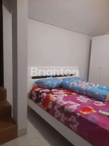 image RUMAH DI CLUSTER BARU KOTA WISATA CIBUBUR, MODERN MINIMALIS,ADA TERAS DAN BALKON . (5)