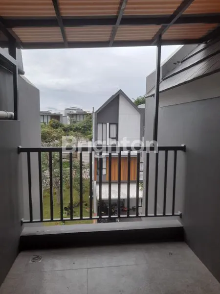 image RUMAH DI CLUSTER BARU KOTA WISATA CIBUBUR, MODERN MINIMALIS,ADA TERAS DAN BALKON . (6)